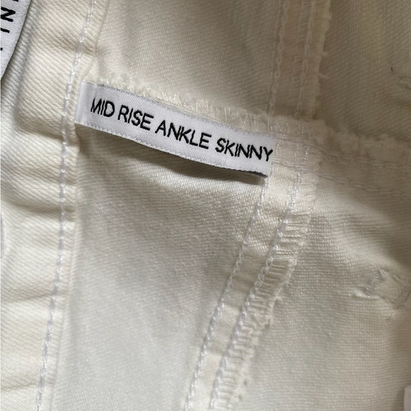 Celebrity Pink Mid Rise Cream Colored Skinny Jeans with Classic Denim Texture - Picture 5 of 6